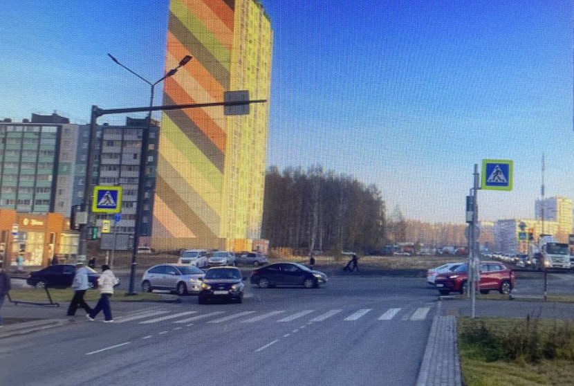 В Челябинске на Краснопольском проспекте в ДТП пострадал мальчик По предварительным данным водитель наехал на пешехода мальчика 2015 года рождения который переходил проезжую часть по регулируемому пешеходному переходу на разрешающий сигнал светофора После водитель скрылся с места ДТП ПОДРОБНЕЕ URALPRESS RU