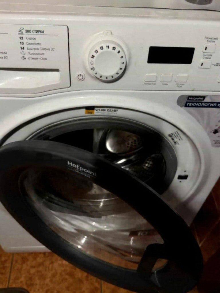 В Северном Тушино девушку ударило током пока она принимала душ Известно что местная жительница мылась во время работы новой стиральной машины как вдруг почувствовала удар током через воду Пострадавшая обратилась к медикам было установлено что москвичка получила легкий разряд и отделалась лишь испугом По предварительной версии причина в старой проводке и отсутствии заземления у бытовых приборов Подписаться Прислать новость