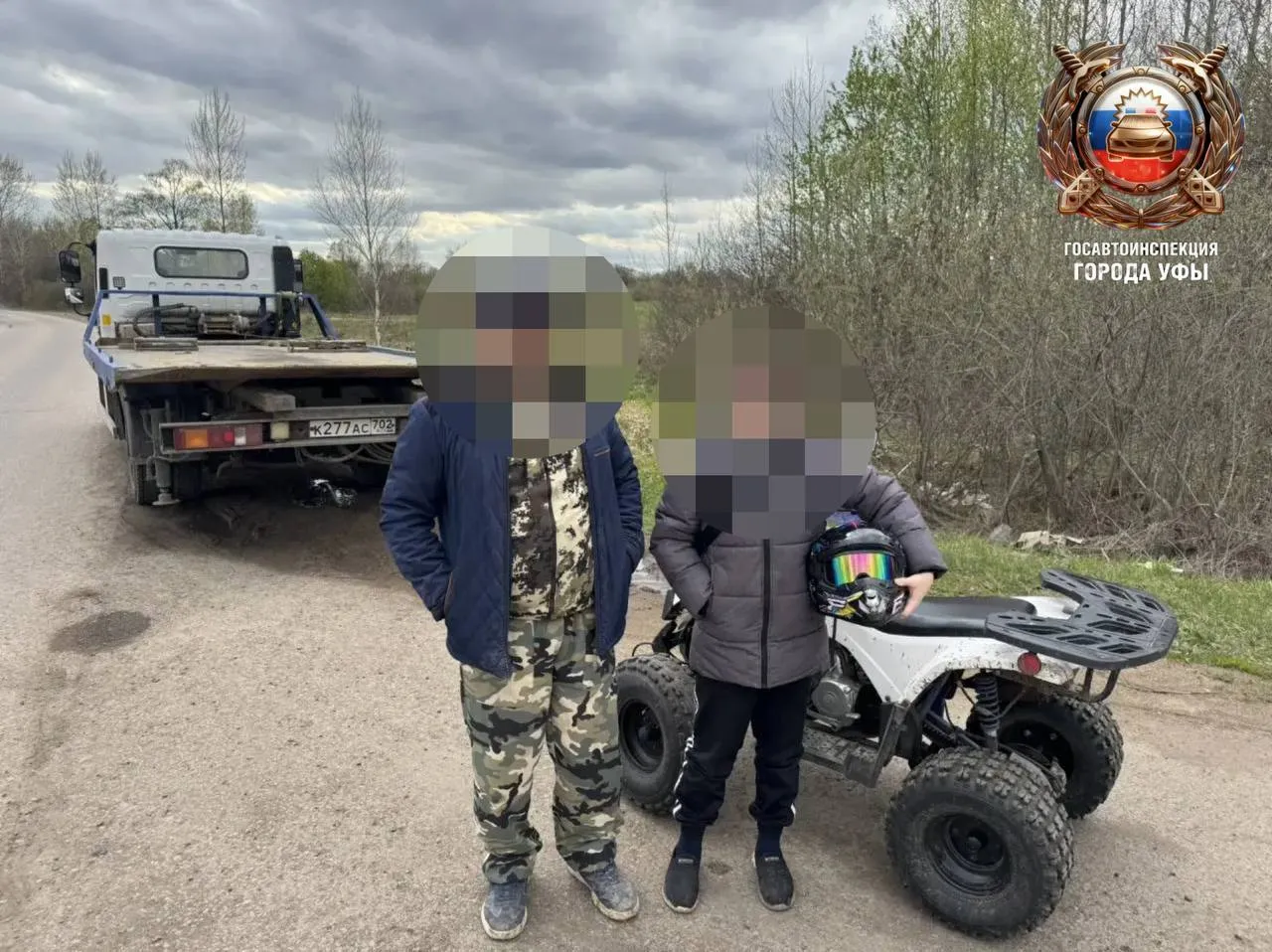 В Уфе поймали 13 летнего за рулём квадроцикла Вчера Сотрудники Госавтоинспекции остановили четырёхколёсную технику на улице Прудной за рулём оказался подросток без прав и опыта вождения На место вызвали отца В его присутствии мальчика отстранили от управления а транспортное средство увезли на спецстоянку Теперь ситуацией займётся комиссия по делам несовершеннолетних родителям грозит административная ответственность