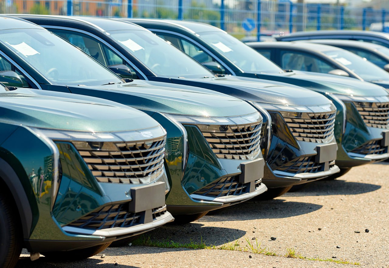 Продажи китайских автомобилей в России по итогам 2025 года сократились на 23 относительно 2024 го сообщает Автостат со ссылкой на Ассоциацию легковых и коммерческих автомобилей Китая CAAM Всего за 2025 год в России продали 769 5 тыс транспортных средств китайского производства Большая часть легковые модели 51 8 тысячи приходится на грузовики и еще 6 7 тысячи на легкий коммерческий транспорт При этом собранные на территории России китайские машины в статистику не попали авторынок chinamashina news