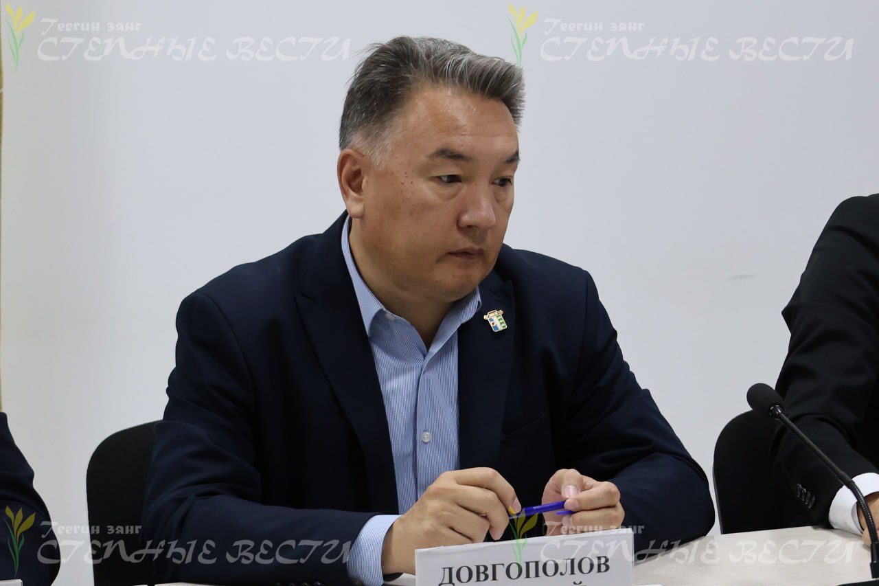 Элиста преобразилась итоги подготовки и проведения буддийского форума Столица Калмыкии преобразилась до неузнаваемости в преддверии подготовки и в ходе проведения III Международного буддийского форума Город наполнился восточным колоритом и национальной самобытностью став настоящим украшением для гостей и жителей Об этом рассказал заместитель главы администрации Элисты Дмитрий Довгополов У вас есть новость которой вы хотите поделиться Расскажите нам Stepnyevesti bot Подписаться на stepnyevesti