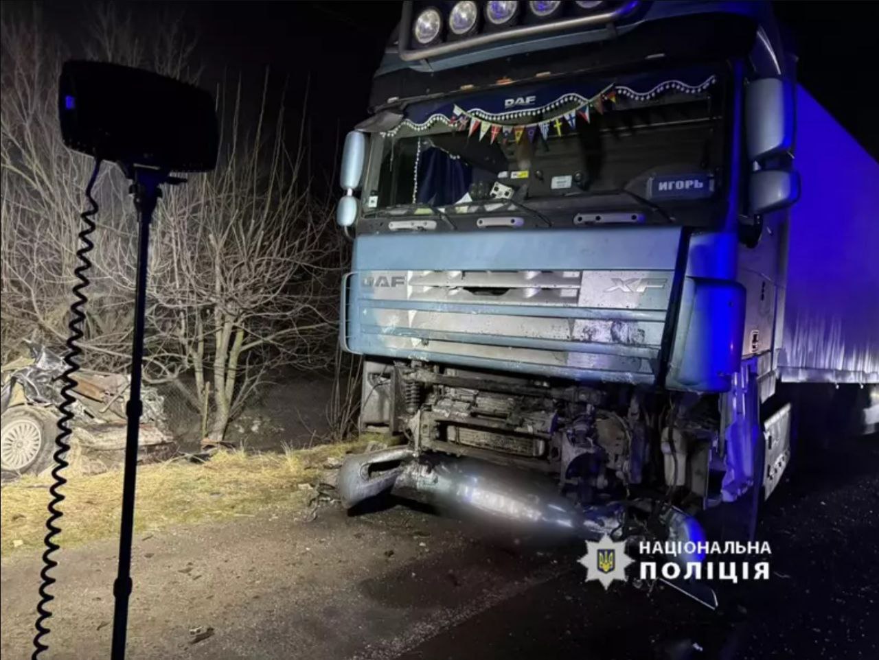 Водитель фуры из Молдовы попал в ДТП в Украине   В результате столкновения погибли пять человек, в том числе двое несовершеннолетних. Об этом сообщили в полиции Ивано-Франковской области Украины.