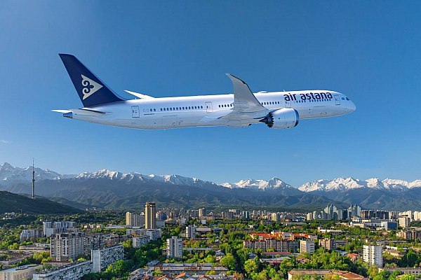 Air Astana расширяет дальнемагистральный флот новым заказом на Boeing 787 9 Dreamliner Авиакомпания Air Astana объявляет о подписании контракта с компанией Boeing на поставку до 15 самолетов Boeing 787 9 Dreamliner Это крупнейший заказ когда либо размещенный авиакомпанией который включает пять подтвержденных позиций пять опционов и пять прав на покупку Сделка одобрена Советом директоров и в настоящее время компания завершает выполнение необходимых корпоративных процедур Об этом сообщает AVIA RU со ссылкой на данные Комитета гражданской авиации Министерства Транспорта Республики Казахстан Как отмечается в сообщении Комитета данный заказ дополняет ранее заключенное соглашение на поставку трех самолетов Boeing 787 9 поставка которых запланирована на 2026 2027 годы что увеличивает общий объем до 18 воздушных судов Новый заказ будет поставлен в период с 2032 по 2035 годы aviaru net n289554