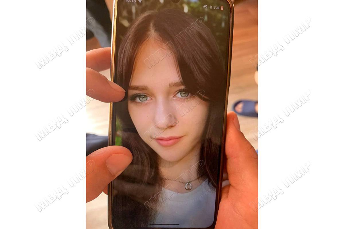 Внимание: розыск!  УВД г. Тирасполь устанавливает местонахождение 16-летней Старченковой Эвелины Александровны, учащейся школы-интерната с. Парканы. Поздним вечером 19 июля девушка самовольно покинула территорию оздоровительного лагеря «Спартак». Ранее неоднократно уходила.   Приметы: на вид 15–16 лет, рост 160–165 см, худощавого телосложения. Волосы русые, ниже плеч, глаза зелёные.  Была одета в белую футболку, светлые штаны. Обута в белые кроссовки. Размер обуви – 37-й.  При себе имела мобильный телефон.  Уважаемые граждане! Просьба ко всем, кому что-либо известно о местонахождении без вести пропавшей Старченковой Эвелины, позвонить по телефонам в г. Тирасполь: 0  777  83-444; 0  533  102, по телефону доверия 0  533  8-15-29. Можно написать в Telegram: +37377997196.     Пресс-центр МВД ПМР