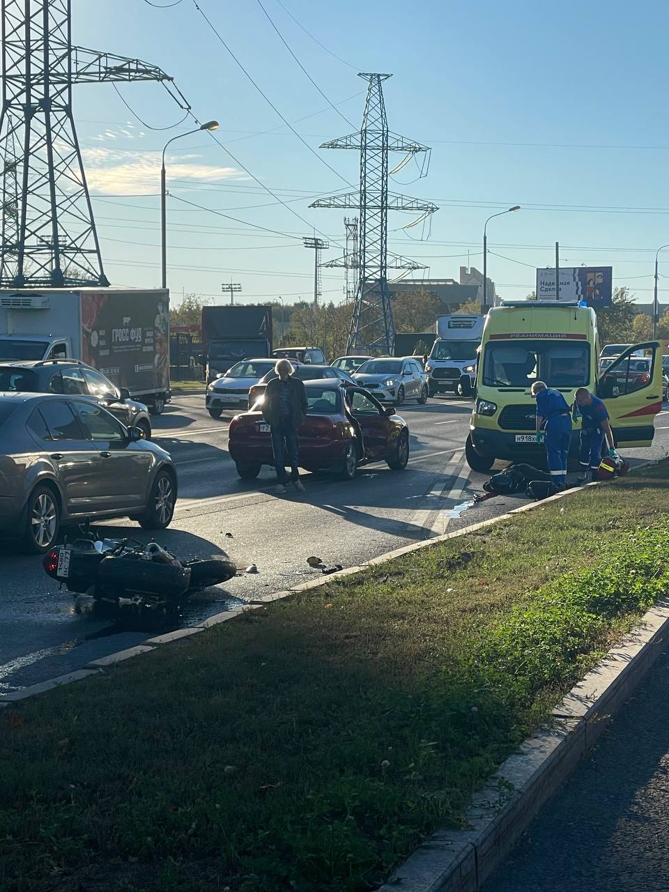 Мотоциклист погиб около часа назад в ДТП на Балаклавском проспекте. Легковушка с пожилым водителем то ли поворачивала, то ли разворачивалась - а байкер мчал на большой скорости. Чуть-чуть не дотянул до закрытия сезона...