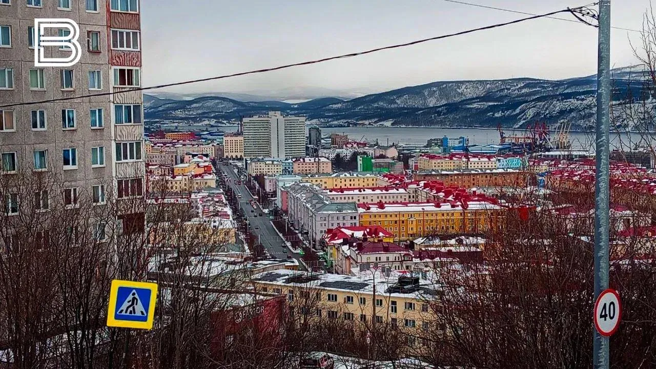 Более 14 км сетей водоснабжения заменят в 2026 году в Мурманске и Кольском округе На модернизацию коммунальной инфраструктуры региона в том числе в рамках народной программы На Севере жить направят около 398 4 миллиона рублей Об этом на оперативном совещании сообщила министр энергетики и ЖКХ Мурманской области Зинаида Середа В частности в Кольском округе капитально отремонтируют полностью изношенный водовод между Междуречьем и Мишуково В Мурманске капремонт проведут на водоводах на Кольском проспекте и Нижне Ростинском шоссе На улице Шабалина прокладка сетей холодного водоснабжения позволит подключать к ресурсу новые многоквартирные дома Все самые важные новости ВК ТГ MAX
