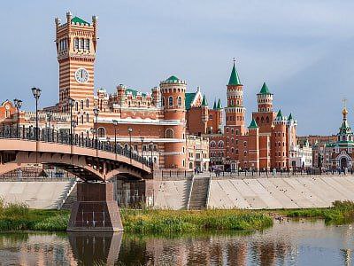 Правительство утвердило программы социально‑экономического развития Чувашии, Адыгеи, Марий Эл и Курганской области на 2025–2030 годы. На каждый регион из федерального бюджета направят по 6 миллиардов рублей на рост благосостояния, развитие экономики, инфраструктуры, туризма и других сфер.   Кроме того, одобрили аналогичные программы для Республики Алтай, Алтайского края, Тывы, Хакасии, Калмыкии и Псковской области. Президент поручил реализовать эти меры в территориях с низким уровнем социально‑экономического развития.   С 2020 по 2024 год подобные проекты уже действовали в ряде субъектов страны и помогли укрепить экономику, улучшить инфраструктуру и создать новые рабочие места.