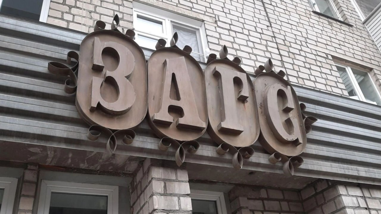 Супруги не смогут развестись в определенные дни в Красноярском крае В краевом агентстве загсов сообщили что они запустили акцию Скажем НЕТ разводам ее цель сохранение крепких семейных уз и снижение числа бракоразводных процессов Раз в месяц будет объявляться день без разводов Первым таким днем станет 14 февраля Еще для пар которые хотят развестись будут проводить встречи с психологами Теперь органы ЗАГС совместно с профессиональными психологами будут проводить встречи и консультации для пар столкнувшихся с трудностями в семейной жизни и задумавшихся о расставании а также информировать пары о возможностях получения необходимой консультационной помощи от специалистов раздавая специально подготовленные листовки рассказали в агентстве prmira news