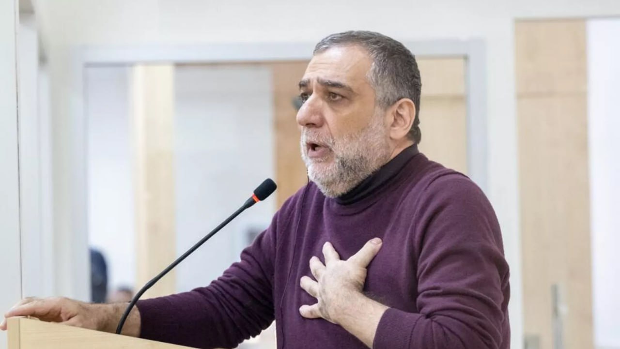 Прокурор предложил приговорить Рубена Варданяна к пожизненному лишению свободы Сегодня продолжился судебный процесс по уголовному делу в отношении гражданина Армении Рубена Варданяна обвиняемого в преступлениях против мира и человечности военных преступлениях терроризме финансировании терроризма и в других тяжких преступлениях На состоявшемся в Бакинском военном суде заседании выступил прокурор который потребовал для Варданяна наказание в виде пожизненного лишения свободы Подпишись на нас в соцсетях Подпишись на BT NEWS