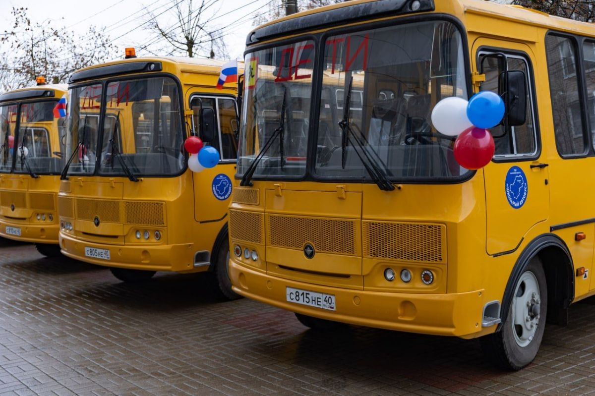 Калужская область получила 37 новых школьных автобусов   kaluganews ru fn 1745986 html В Калужской области произошло самое масштабное за последние пять лет обновление автопарка Школьного автобуса При поддержке Правительства РФ регион получил 37 новых школьных автобусов которые направлены в муниципальные округа и города   Прислать новость Подписаться