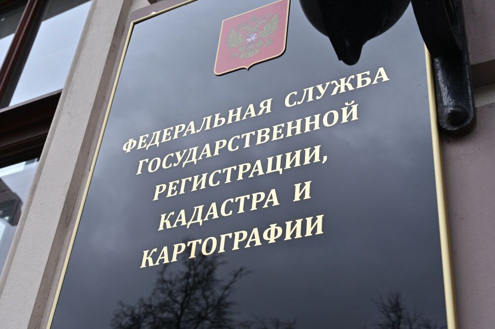 Сегодня провела встречу с заместителем руководителя Росреестра Татьяной Громовой.   Обсудили исполнение в регионе задачи Председателя Правительства Михаила Мишустина по цифровизации земельных участков и объектов недвижимости и наполнению НСПД. Договорились, что Росреестр окажет полное содействие в получении объективных данных о территориях и застройке.   Кроме того, Ульяновская область станет пилотом по использованию НСПД при предоставлении госулуг. Это позволит ускорить получение документов в сфере градостроения: разрешений на строительство и ввод в эксплуатацию, уведомлений о соответствии объектов требованиям законодательства, градостроительного плана.   Также в регионе проводится работа по вовлечению объектов в экономический оборот. Например, в Кузоватовском районе уточнены данные о 966 объектах недвижимости, зарегистрированы порядка 100, выявлена 41 территория на 76 га для вовлечения в оборот. Ожидаемый результат от работы – дополнительные налоги в бюджет.