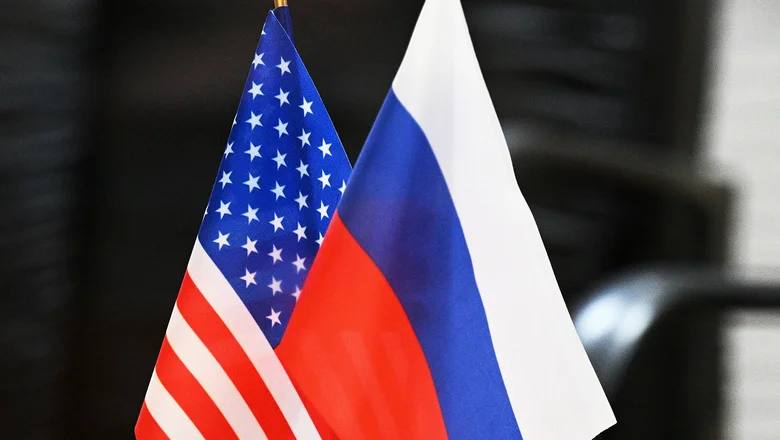 США не готовы поддержать более жесткие санкции против России, сообщило Bloomberg со ссылкой на чиновников. Это стало ясно после саммита G7. ЕС также отложил вопрос о снижении потолка цен на российскую нефть из-за опасений роста мировых цен на фоне напряженности на Ближнем Востоке. Некоторые страны ЕС считают, что мера будет эффективной только при поддержке США.