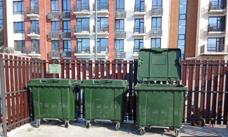 Более 460 тонн мусора вывезли в январе дорожники в Советском районе Владивостока В зоне ответственности предприятия Содержание городских территорий 44 контейнерные площадки Ежедневно они обслуживаются комплексно бригады не только очищают контейнеры но и убирают прилегающую к ним территорию Специалисты обращаются к горожанам с просьбой соблюдать чистоту а также не складировать отходы в неположенных местах ДорожныеРаботы