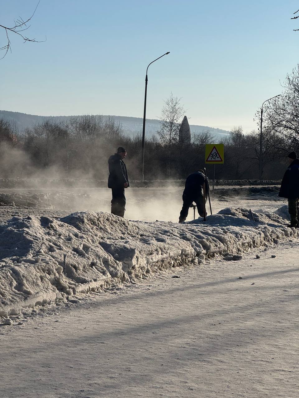 Очередная коммунальная авария в районе новой велодорожки на Бульваре Победы.