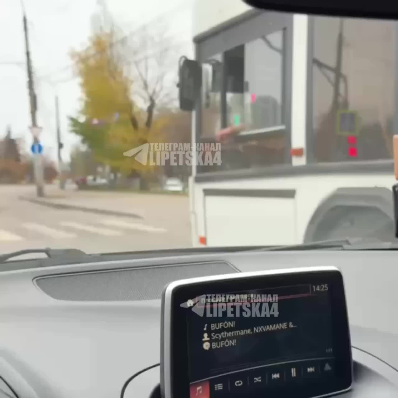 Владивосток: Водители автобусов продолжают игнорировать выделенные полосы, вызывая недовольство жителей