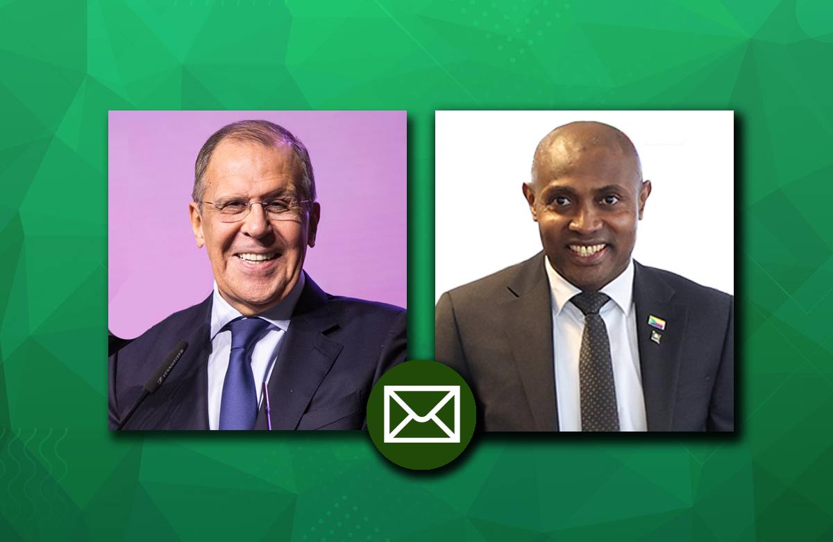 Министр иностранных дел России С В Лавров и Министр иностранных дел и международного сотрудничества по делам арабского мира диаспоры Франкофонии и африканской интеграции Союза Коморских Островов М Мбае обменялись поздравительными телеграммами по случаю 50 й годовщины установления дипломатических отношений между двумя государствами 6 января 1976 В своём послании С В Лавров отметил что между Российской Федерацией и Союзом Коморских Островов существуют традиционно дружественные партнёрские связи Москва и Морони конструктивно взаимодействуют в международных делах Министр выразил уверенность что взаимовыгодное двустороннее сотрудничество продолжит успешно развиваться на благо народов России и Комор в интересах укрепления мира и стабильности в западной части Индийского океана М Мбае в свою очередь подтвердил неизменный настрой коморской стороны на дальнейшее углубление политического диалога наращивание плодотворного взаимодействия с Российской Федерацией в торгово экономической гуманитарной и других областях РоссияКоморскиеОстрова