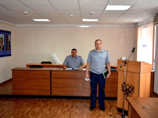  ↘ «Тюремщик из Рязани» стал начальником калининградского УФСИН Дмитрий Пестов работает в службе исполнения наказаний с 1999 года и дослужился до звания полковника внутренней службы. В понедельник, 23 июня, Дмитрия Пестова поздравили с назначением губернатор Алексей Беспрозванных и заместитель полномочного представителя президента РФ в СЗФО Сергей Елисеев. Ранее Дмитрий Пестов работал на должности первого заместителя начальника УФСИН по Рязанской области. Пестов родился в Пермской области в 1978 году. В уголовно-исполнительной системе работает более 25 лет. Трудовой путь начал с должности младшего инспектора отдела безопасности. Работал начальником отряда, оперуполномоченным, начальником колонии. Более 13 лет занимает руководящие должности, из них 6 лет возглавлял различные учреждения. Еще больше новостей — в Telegram-канале RUGRAD