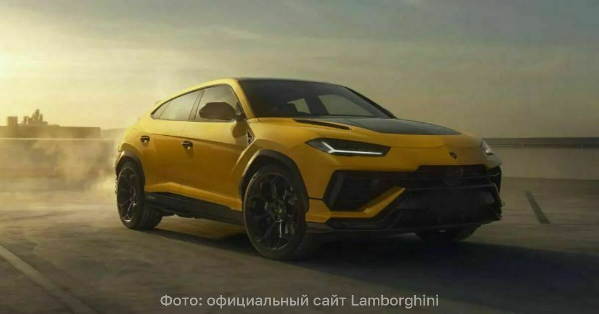 Эксперты назвали самый продаваемый люксовый автомобиль в России В сентябре россияне купили 15 спортивных внедорожников Lamborghini Urus цена на которые варьируется от 16 до 68 млн рублей Таким образом автомобиль стал самым продаваемым в категории люкс До этого на протяжении восьми месяцев лидерство удерживал Rolls Royce Cullinan В сентябре было продано 13 таких машин В пятёрку лидеров также входят Bentley Bentayga и Continental GT а также Rolls Royce Phantom Всего за девять месяцев 2025 года в России было продано 511 новых люксовых автомобилей что на 25 6 больше чем за тот же период 2024 го