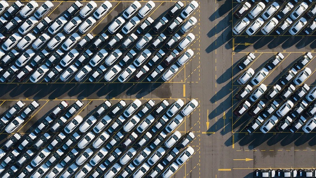 Среда Немного новостей Холдинг АГР намерен вложить 87 7 млрд рублей в локализацию производства автомобилей Доля продаваемых в России автомобилей китайских брендов местной сборки по итогам октября 2025 года выросла в два раза год к году до 43 Лукойл предпочитает продажу своих зарубежных активов единым пакетом до 13 декабря 2025 года vc ru money 2595204