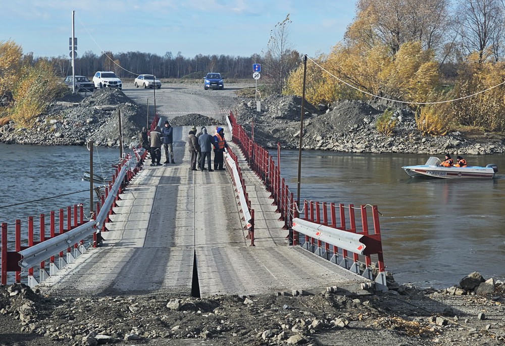 Новый наплавной мост эксплуатировался с нарушениями – к такому выводу пришла Транспортная прокуратура в ходе расследования инцидента с упавшим в Чулым грузовым автомобилем   «Несмотря на фактический ввод моста в эксплуатацию, владелец не обеспечил ведение документации, подтверждающей ежедневные осмотры с фиксацией результатов осмотра конструкции моста, информации об его осадке, герметичности плавучих опор, состоянии проезжей части. Кроме того, заявление о внесении в реестр муниципального имущества сведений о вышеуказанном наплавном мосте в уполномоченный орган не представлено, информация о начале эксплуатации наплавного моста в ГУ МЧС России по Красноярскому краю направлена с нарушением установленного срока».  Транспортный прокурор внёс главе Ачинска представление об устранении нарушений закона.