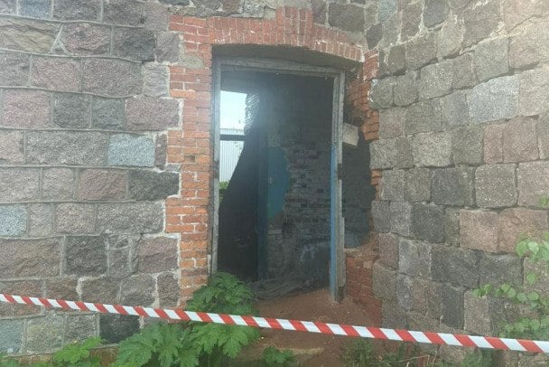 Двух девочек насмерть придавило плитами на заброшенном сельхозпредприятии в Терпилицах В Волосовском районе Ленобласти устанавливаются обстоятельства гибели девочек-подростков.