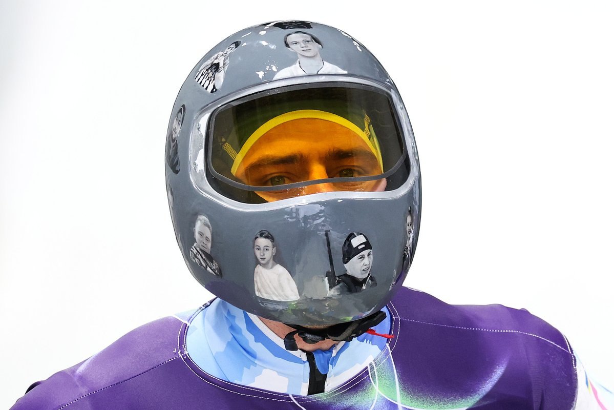 Задержание Бориса Кабакова Новости из Минпромторга Правоохранительные органы Санкт Петербурга задержали бывшего руководителя департамента судостроения и морской техники Минпромторга России Бориса Кабакова Известно что он работал в ведомстве с 2010 года Несмотря на известность фигуранта подробности задержания и обвинения не разглашаются На фоне этой новости напомним о недавнем приговоре по делу о хищении 100 млн рублей в Минпромторге где ключевые фигуранты получили заключение НовостиПетербурга Судостроение Минпромторг Правонарушения Piter News 24 Подписаться