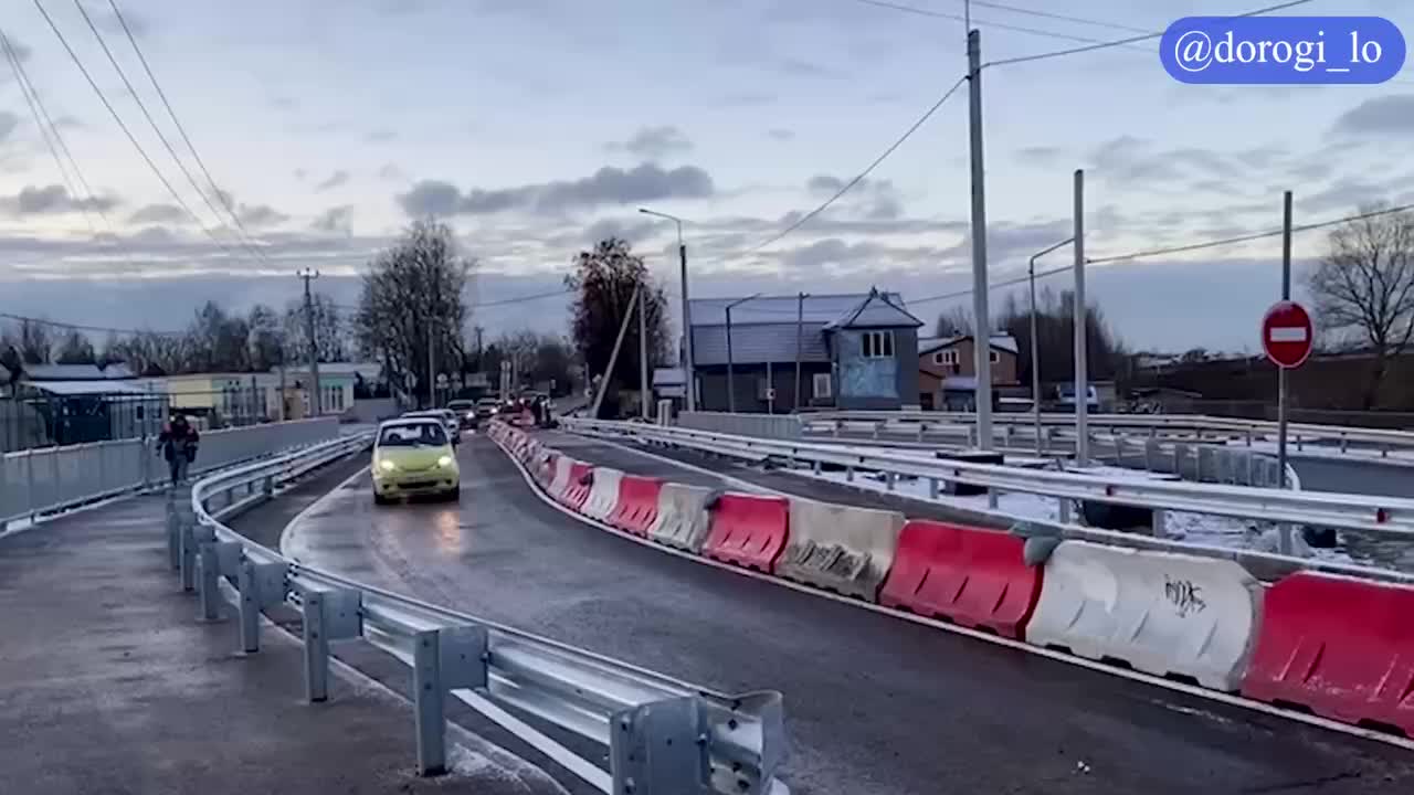 Временный мост через реку Лебяжья и зимовка понтонного моста в Липунцах