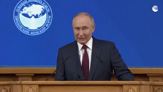 Владимир Путин открывает Евразийский женский форум в Санкт-Петербурге