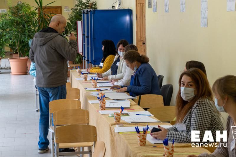 Выборы свердловского губернатора могут быть трёхдневными Такой формат рассматривают в облизбиркоме. Предлагается провести голосование с 12 по 15 сентября 2025 года. Кроме того, предполагается, что на выборах высшего должностного лица в регионе пройдет дистанционное электронное голосование ДЭГ .