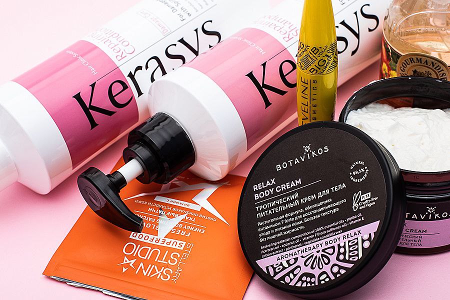 Российские мужики бросились скупать косметику и патчи В 2025 году продажи такой продукции выросли на 18 Причём спрос сместился в сторону уходовых средств антивозрастных флюидов патчей от тёмных кругов и продуктов для волос Рынок активно подпитывает азиатская косметика почти 60 продаж в сегменте приходится на маски саше Также заметно вырос интерес к шампуням и кондиционерам Основными покупателями стали молодые мужчины 18 25 лет Бизнес в России