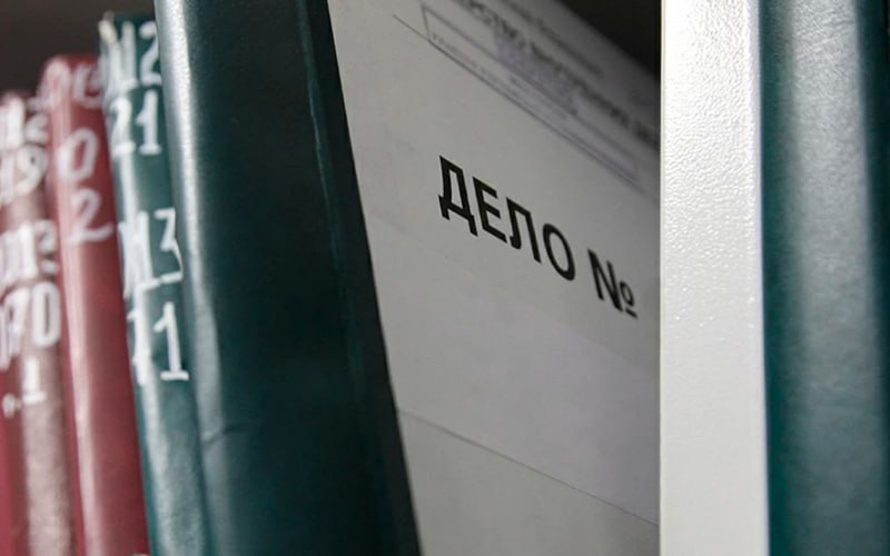 Дело о хищениях при строительстве объекта Минобороны в Приангарье дошло до суда Прокуратура Красноярского края пережала в суд дело против омского бизнесмена, обвиняемого в хищении более 11 млн рублей при строительстве объекта для Минобороны РФ. Об этом рассказала пресс-служба красноярского управления МВД на сайте «МВД Медиа». Омский предприниматель 1972 года рождения заключил договор с генеральным подрядчиком Минобороны из Красноярского края на строительство социального объекта в Иркутской области. Связанная с ним компания получила аванс в размере 54 млн рублей, из которых 11 млн он обналичил через аффилированные структуры, а работы не были выполнены. Мужчину обвиняют в мошенничестве в особо крупном размере ч. 4 ст. 159 УК . Отмечается, что он полностью возместил ущерб. Подписаться Прислать новость Помочь бустами