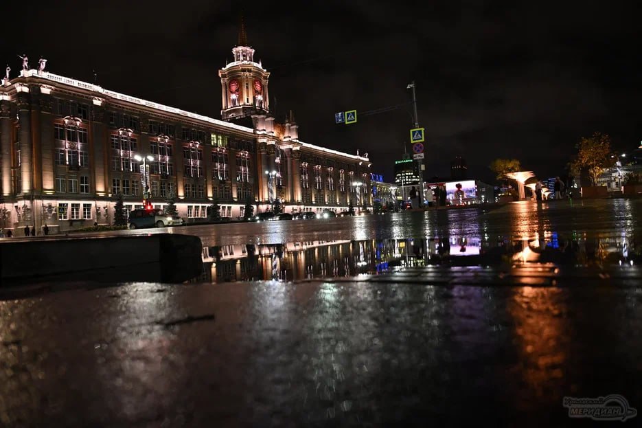 Урал становится туристическим магнитом рост вдвое выше среднероссийского Туризм в Свердловской области растёт вдвое быстрее чем в среднем по России В рамках расширенного заседания правления Уральской ассоциации туризма эксперт Илья Уманский заявил что количество бронирований гостиниц в регионе выросло на 12 а число ночёвок на 10 Эти показатели вдвое превышают всероссийские В регионе создаются новые маршруты включая Бажовское путешествие и активно развиваются гастрономический автомобильный промышленный и экотуризм а также въездной туризм с фокусом на Китай Индию и страны Персидского залива Подписаться на Уральский меридиан