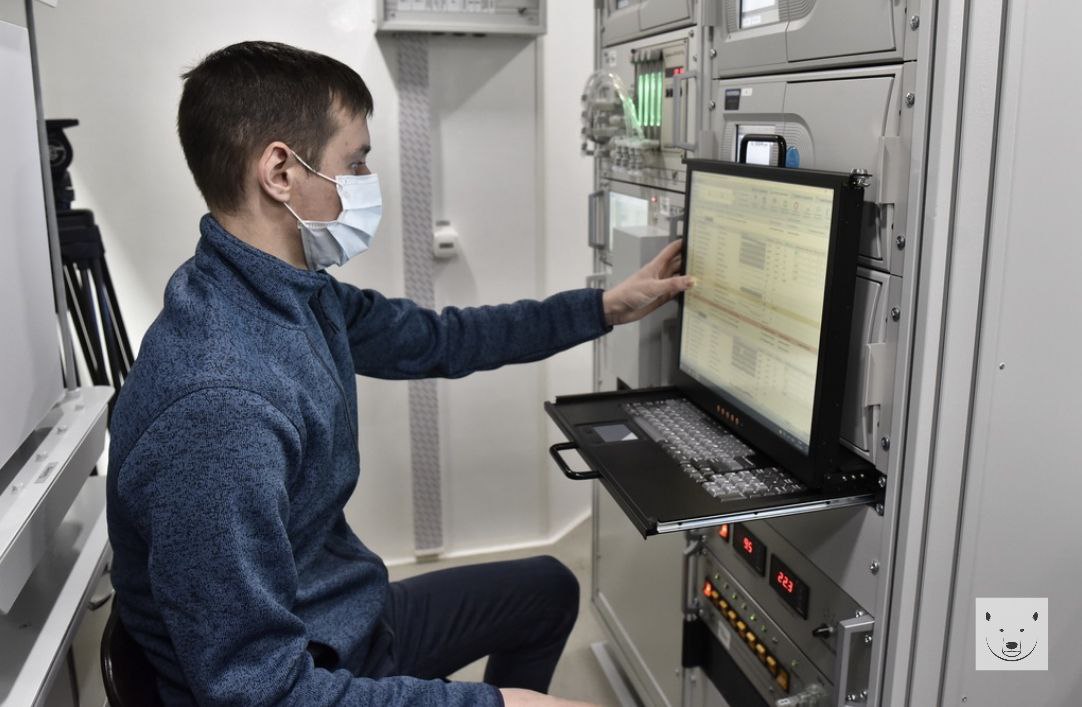 В Норильске за прошедшую неделю зафиксировали большое количество вредных выхлопов в воздухе Данными поделилась первый заместитель министра экологии Красноярского края Юлия Гуменюк Она сообщила что передвижная экологическая лаборатория совершила 16 выездов за прошедшую неделю Её специалисты обнаружили загрязнения в атмосфере по следующим адресам ул 50 лет Октября 2 оксид азота продукт горения топлива может провоцировать появление смога до 1 8 ПДКмр ул Талнахская 12Б оксид азота до 2 04 ПДКмр Если у вас есть интересные новости пишите нам сюда severokraibot