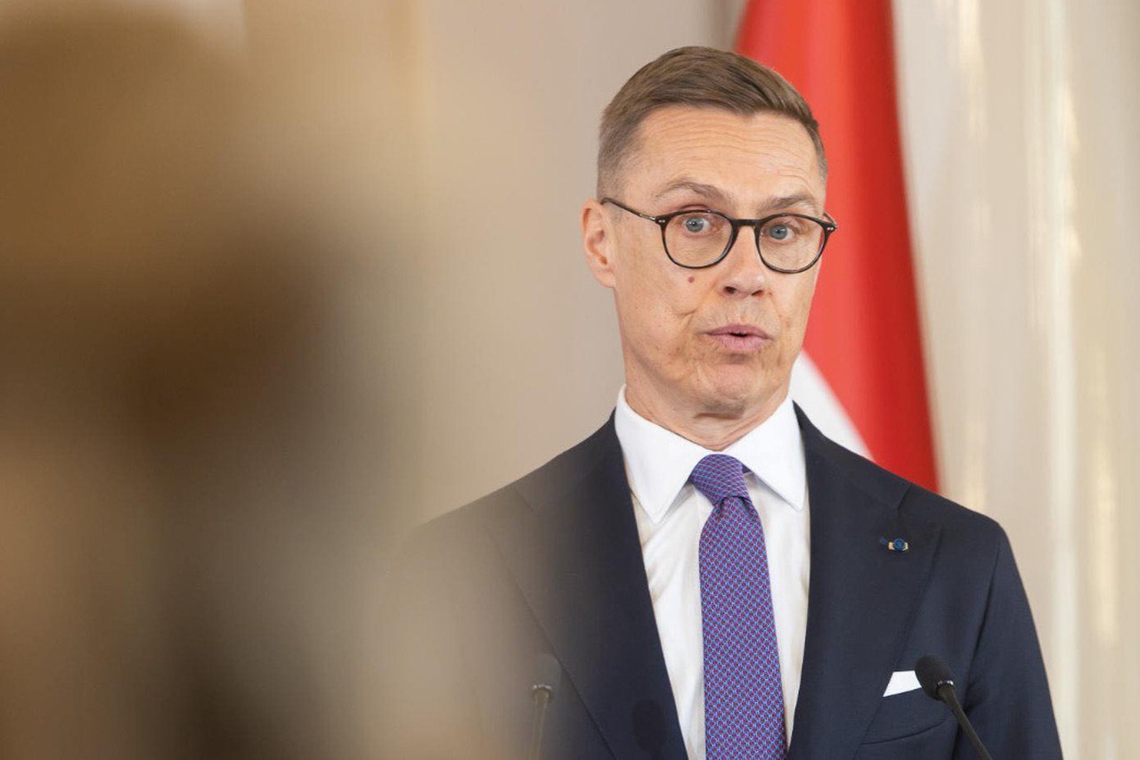 Следующие дни будут решающими в вопросе достижения мира на Украине Об этом заявил президент Финляндии Стубб Тем временем секретарь СНБО Рустем Умеров отметил что делегации США и Украины в ходе встречи в Женеве достигли общего понимания ключевых условий соглашения По его словам Киев ждет что визит Зеленского в Штаты для обсуждения мирного плана состоится в ноябре По данным Politico Дрисколл представит РФ в Абу Даби план по Украине из 19 пунктов вместо 28 В то же время сообщает Bloomberg Россия уже назвала предложенный список провальным   Подпишитесь на Абзац TG VK Дзен MAX Rutube