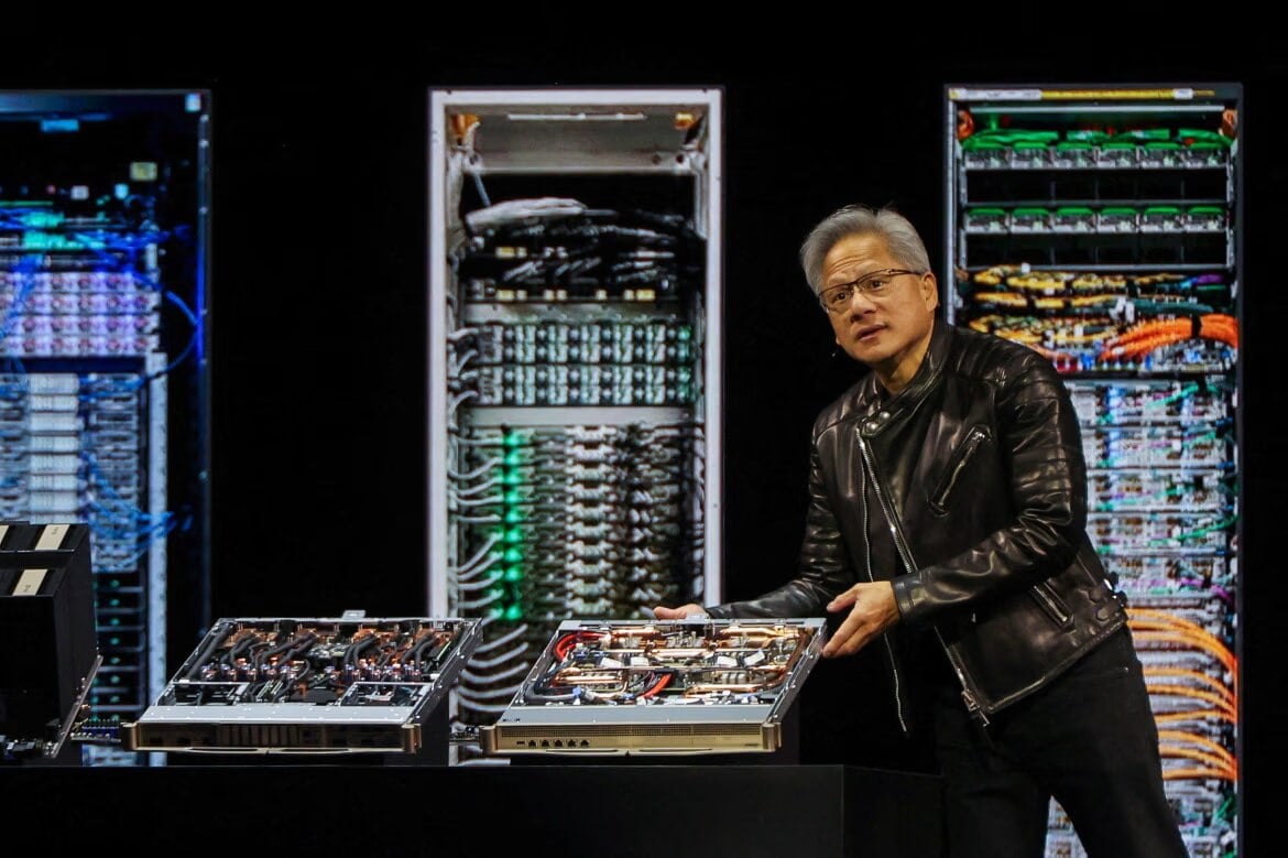Nvidia построит исследовательский центр в Шанхае — СМИ Об этом сообщает газета The Wall Street Journal. По ее данным, генеральный директор компании Дженсен Хуанг обсуждал это с мэром города Гун Чжэном на встрече в Шанхае в апреле. Nvidia хочет арендовать новый офис в мегаполисе для размещения сотрудников с возможностью расширения штата. Центр исследований и разработок будет фокусироваться на потребностях китайских клиентов с учетом технических требований, необходимых для соблюдения экспортных ограничений США. Однако непосредственная разработка и производство чипов останутся за пределами КНР. У Nvidia в Китае около 4 тыс. сотрудников, около половины из которых находятся в Шанхае. Некоторые инженеры в КНР работают над глобальными проектами развития компании и исследованиями в передовых секторах, включая автономное вождение. Новости Китая ЭКД