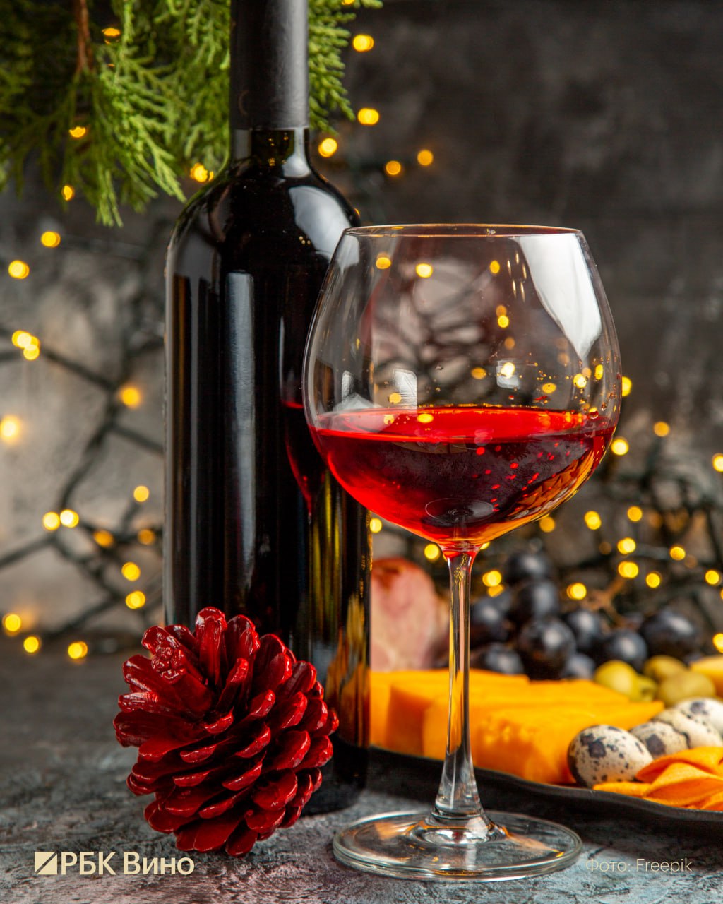 Какое вино подавать к столу на Новый год Новый год не за горами а значит время задуматься какие вина ставить на стол Вот какие советы сомелье давали в прошлом году   Игристое вино созданное классическим методом гвоздь новогодней программы А вот каким оно будет можно поразмышлять считает винный промоутер Влада Лесниченко Зимнее белое выдержанное в дубе лучше в красивом возрасте трех лет тоже будет усиливать атмосферу праздника Ваш любимый сорт которому дуб точно идет шардоне шенен алиготе но попробуйте как красиво работает с зимней гастрономией рислинг и совиньон блан в дубе Особенно напрашивается молочный поросенок  Призер Уральского кубка сомелье и руководитель пространства Очень винные дела Иркутск Ярослав Гурьев советует несколько вариантов   Champagne Besserat De Bellefon Bleu Brut Шампань это всегда праздник а конкретно этот образец отличный вариант который понравится всем за столом за счет чуть меньшей газации потрясающей свежести и легкости восприятия и отлично подчеркнет блюда с икрой   Vols Ayler Riesling Kabinet Feinherb Рислинги это вообще очень гастрономично Конкретно этот с приятной остаточной сладостью и хорошей кислотностью прекрасно справится с солеными и жирными классическими новогодними салатами типа оливье селедки под шубой и мимозы   Patrice Moreau Pouilly Fume Нельзя забывать про бенгальские огни А в данном совиньоне из долины Луары как раз присутствуют нотки того самого кремня на фоне цитрусово травяной свежести   Грани Кумшацкий от Собер Баш Это вино с ароматом цукатов алычи и мандаринов еще одного символа нового года  Сомелье ресторана Dr Живаго Сергей Журавлев считает что соленья или каспийский залом стоит сочетать с алиготе экстра брют от Вин Арпачина а блины с икрой с Grand Jete Cuvee Brut от винодельни Галицкий и Галицкий К оливье Журавлев советует подавать совиньон Винодел Сомелье от Фанагории а к мимозе Bakla Vines Кангун Это далеко не все рекомендации сомелье остальные советы ищите в полной версии материала А если вам хочется российских вин то определиться с выбором вам поможет новый Гид по российским винам Артура Саркисяна и РБК Купить гид можно тут времявина Подписаться Время вина