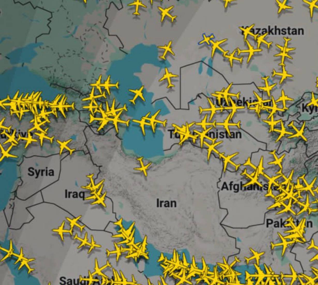 Самолеты из Казахстана будут теперь добираться в Шарм эль Шейх Дубай Доху и Медину в облет Ирана Воздушное пространство этой страны закрыто Если собираетесь в путешествие в ближайшее время проверяйте расписание время вылетов и прилетов может измениться Напомним Иран охватили масштабные внутренние беспорядки На этом фоне президент США Дональд Трамп неоднократно угрожал вмешаться в ситуацию Отметим что СМИ сообщают о последнем заявлении Трампа Мол США будут следить за развитием событий и его администрация получила очень хорошее заявление от Ирана Ранее президент Ирана отметил что против его страны ведётся масштабная гибридная война