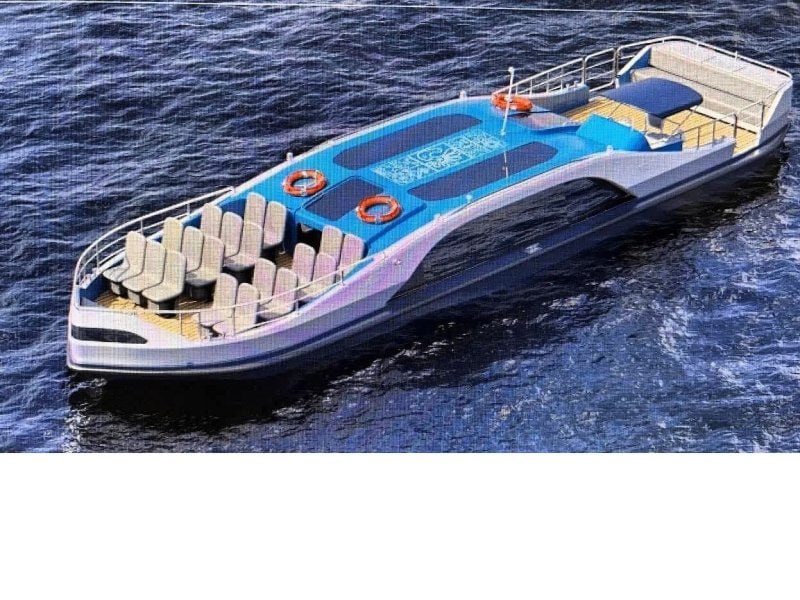 Два новых пассажирских речных трамвая которые сейчас строят в Санкт Петербурге выйдут на маршрут по реке Вологде в 2026 году и имена для них выбирают сами вологжане Голосование проходит на личной странице главы города Сергея Жестянникова и продлится до 10 февраля из предложенных вариантов лидируют пары София Прилуки Пётр Первый Иван Грозный Пётр Феврония Вологодские зори Вологжанин и Икра Масло Победившие названия после регистрации нанесут на борта судов а их авторы получат по 3 бесплатные поездки Суда приобрели за счёт областного бюджета в рамках Стратегии 2 0 по инициативе губернатора они прибудут в Вологду в апреле 2026 и начнут курсировать в весенне летний период Это однопалубные электрические пассажирские суда длиной около 16 м вместимостью до 38 пассажиров и 2 членов экипажа максимальная скорость 13 км ч Внутри мини бар и удобные сиденья со столиками часть мест будет на передней палубе Маршрут пройдёт мимо Спасо Прилуцкого монастыря Соборной горки и речного вокзала