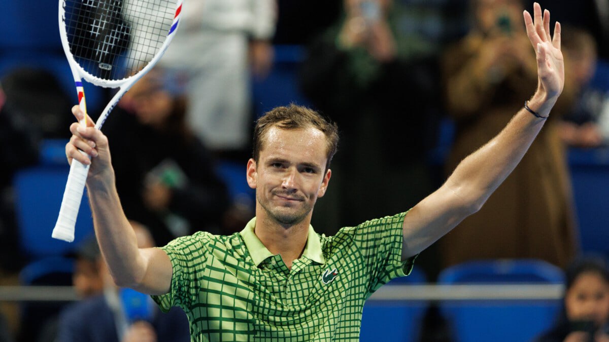 Даниил Медведев пробился во второй круг турнира категории ATP 500 в Дубае В матче первого раунда он обыграл китайца Шан Жунчена со счетом 6 1 6 3 Следующим соперником будет швейцарец Стэн Вавринка news matchtv DeFodi Images Getty Images