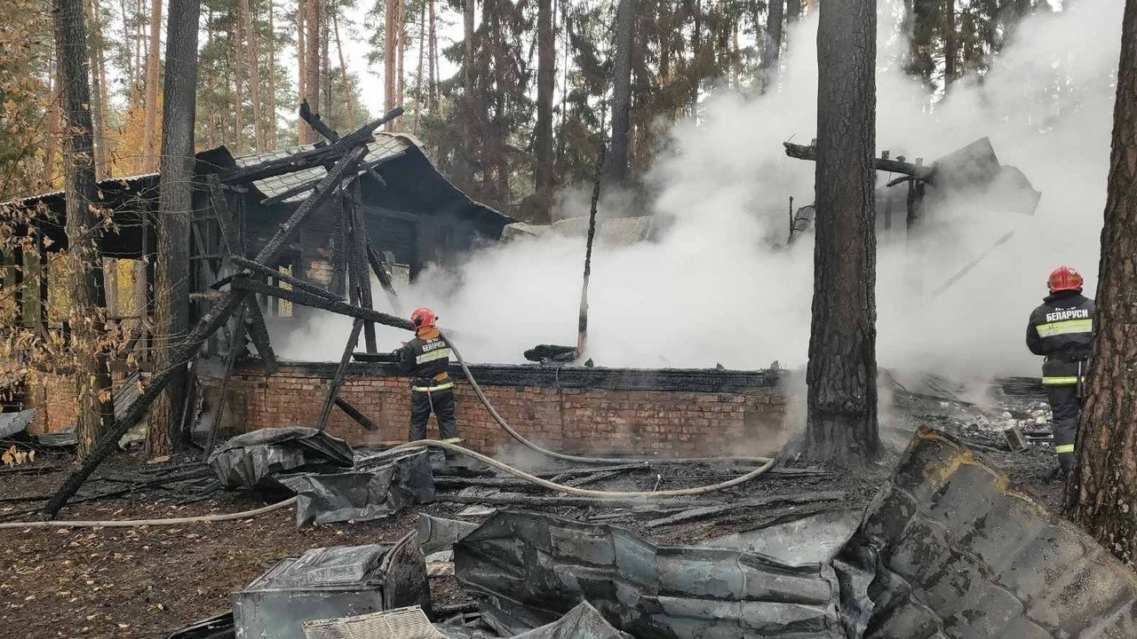 Спасатели ликвидировали пожар на базе отдыха В Кировском районе подразделения МЧС ликвидировали пожар на базе отдыха Подробности здесь myfin news