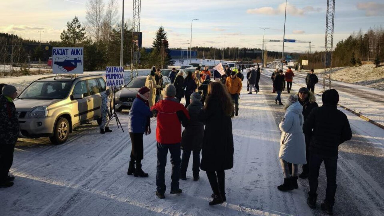 В Финляндии прошли автопробеги в поддержку открытия границы с Россией Здравомыслие берет верх В Финляндии прошли автопробеги в поддержку открытия границы с Россией Участники просигналили в знак необходимости срочного открытия рубежей для соблюдения прав человека и улучшения депрессивной ситуации в Восточной Финляндии Как отмечают организаторы закрытие границ ломает жизнь не только русскоязычным жителям страны но и финнам Мировая кухня