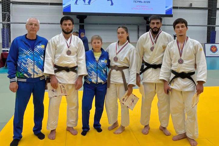 Четыре «бронзы» Чемпионата по дзюдо — в копилке Башкортостана! 13-14 июня в городе Пермь прошел Чемпионат Приволжского федерального округа по дзюдо среди мужчин и женщин. Этот турнир принес нашей команде сразу четыре бронзовые медали! Поздравляем призёров: Балаев Урусхан Бек — до 81 кг Барахоев Атам — до 81 кг Нуриев Хасан — до 66 кг Аминева Роксана — до 70 кг