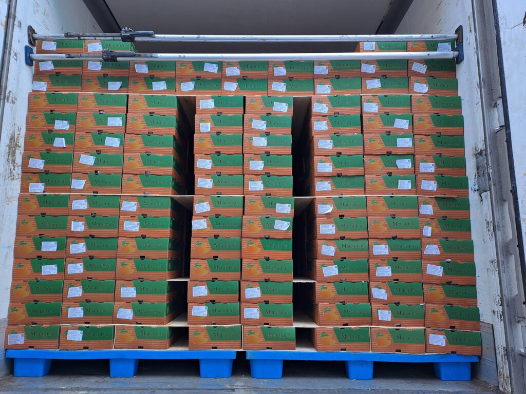 Импорт мандаринов в Сибирь вырос в 1 5 раза seanews ru 2025 12 09 ru import mandarinov v sibir vyros v 1 5 raza По данным таможенной статистики импорт мандаринов в Сибирь вырос в 1 5 раза Как сообщает Федеральная таможенная служба в своем телеграм канале за 10 месяцев 2025 года в Сибирский федеральный округ ввезено более 19 2 тыс тонн мандаринов Больше всего данного продукта импортировали предприниматели из Красноярского края и Иркутской области 10 6 тыс тонн и 4 6 тыс тонн соответственно