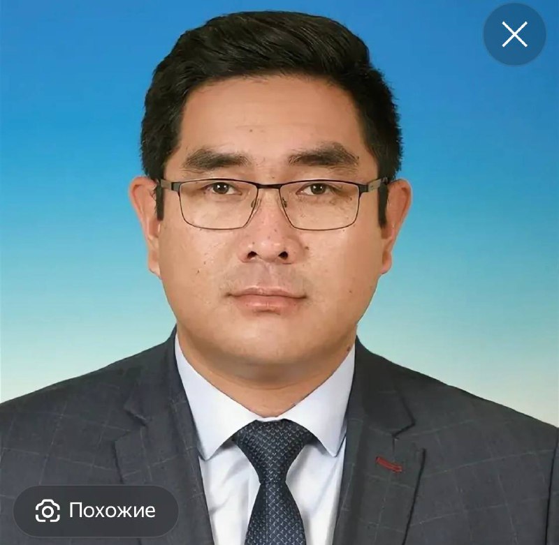 Айдын Сарыглар мэр Кызыла Депутаты Кызылского городского хурала представителей на очередном заседании единогласно проголосовали за назначение Айдына Сарыглара на пост мэра столицы Тувы Айдын Сарыглар является депутатом Государственной Думы РФ VIII созыва от Республики Тыва член партии Единая Россия До избрания в федеральный парламент в 2021 году он занимал должность заместителя министра здравоохранения региона Новый градоначальник имеет профильное медицинское образование Он окончил Московский государственный медико стоматологический университет и клиническую ординатуру по специальности травматология и ортопедия Его профессиональная карьера была связана со здравоохранением он работал в Медицинской палате Республики Тыва а также являлся депутатом городского хурала с 2018 года По информации ТуваМедиаГрупп