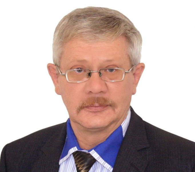 На выборы мэра Нижнеилимского округа КПРФ ведёт Николая Сотникова 15 июля на выборах мэра новообразованного Нижнеилимского муниципального округа появился новый кандидат. Им стал глава Новой Игирмы Николай Сотников, сообщает телеграм-канал «Спецкорр». Сотников идёт на выборы при поддержке КПРФ. Ранее ряд экспертов сообщал, что коммунисты на этой кампании могут поддержать действующего мэра района Максима Романова, который проиграл праймериз «ЕР» главе города Железногорска-Илимсого Павлу Березовскому. Однако Романов на поклон к «красным» не пошёл, отстранившись от кампании. Николаю Сотникову 58 лет. Он родился в Братске. В КПРФ Сотников состоит с 2011 года. Главой Новоигирминского МО был избран в 2015 году. #иркутск