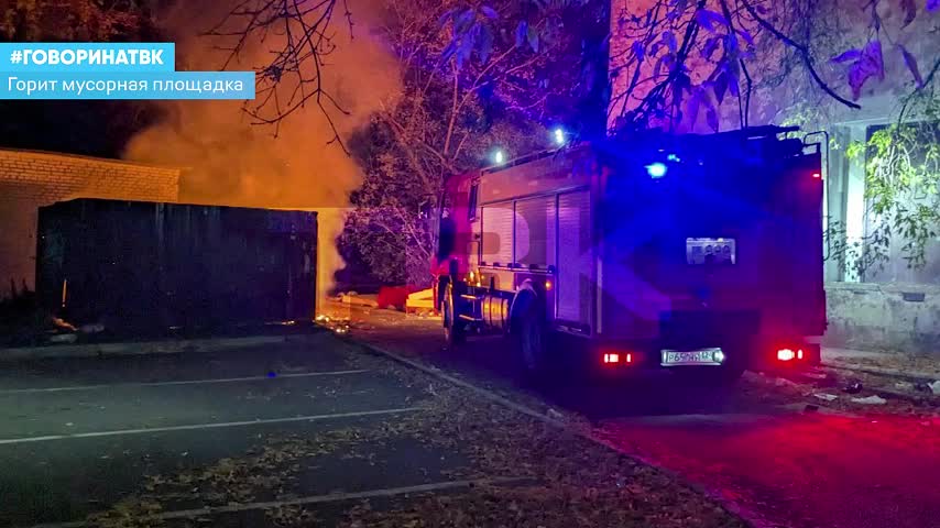 Пожар в Купчино: горящий мусорный контейнер вызвал черный дым