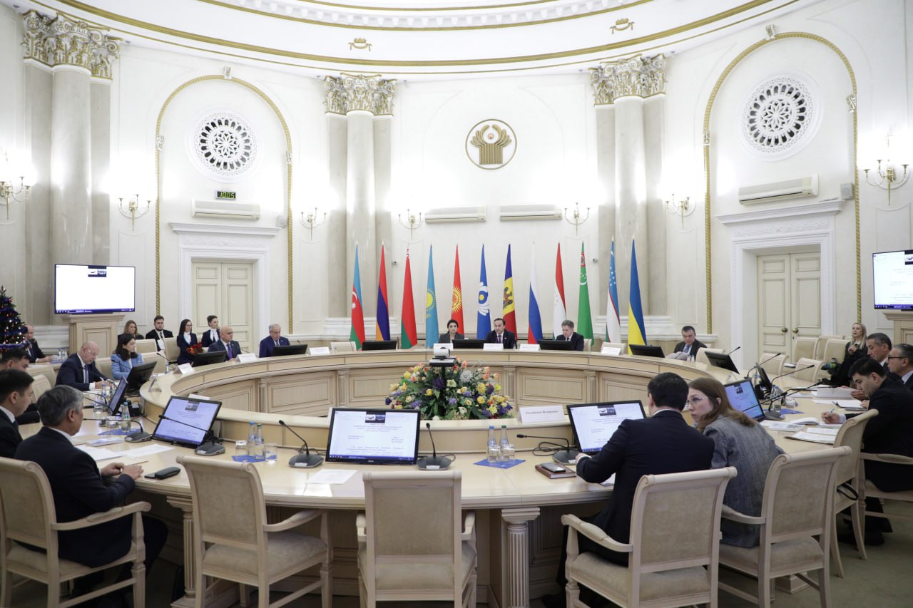 Итоги председательства Республики Таджикистан в СНГ в 2025 году 23 декабря текущего года в г Минске под председательством Чрезвычайного и Полномочного Посла Республики Таджикистан в Республике Беларусь Постоянного полномочного представителя Таджикистана при уставных и других органах Содружества Независимых Государств Б Сафарзода состоялось очередное заседание Совета постоянных полномочных представителей государств участников СНГ В ходе заседания были подведены итоги председательства Республики Таджикистан в СНГ в 2025 году направленного на укрепление интеграционных процессов и расширение сотрудничества между государствами участниками Содружества Отмечено что в течение года проведены заседания высших органов СНГ включая заседание Совета глав государств в г Душанбе а также реализован ряд инициатив в политической экономической гуманитарной и экологической сферах а также по вопросам безопасности и противодействия вызовам и угрозам Муфассал Подробнее mfa tj