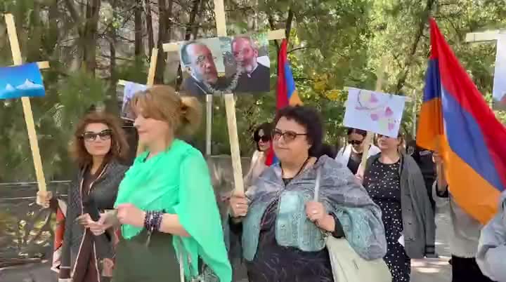 Протесты в Ереване в поддержку арестованных архиепископов