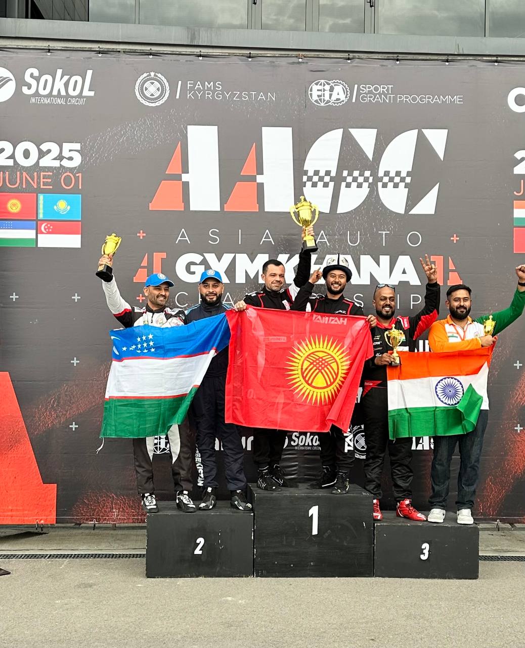 Гонщики из Узбекистана взяли серебро на первом этапе Чемпионата Азии по джимхане в Алматы. Дильшод Юсупов и Алим Ахмаджанов завоевали второе место среди мужских пар, сообщает Национальная федерация автоспорта и картинга РУз. Сейчас сборная республики занимает вторую строчку в общекомандном зачете. Следующие заезды пройдут в Шри-Ланке, Индии и Китайском Тайбэе, а финал примет Узбекистан.
