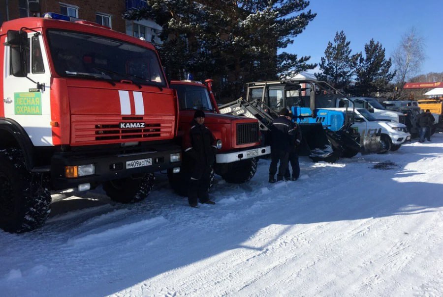 В Кузбассе начались проверки готовности всех лесопожарных станций к пожароопасному сезону   Проверки готовности всех лесопожарных станций к пожароопасному сезону начались в Кузбассе. Как сообщили в региональном департаменте лесного комплекса, контрольные мероприятия должны быть завершены до 21 марта.  Для ликвидации лесных пожаров  в регионе идет подготовка к эксплуатации 14 лесопожарных станций  ЛПС , в том числе 12 ЛПС - I типа, 2 ЛПС - III типа, за которыми планируется  закрепить 133 единицы пожарной техники, оснащенной системой спутниковой навигации «ЭРА-ГЛОНАСС».